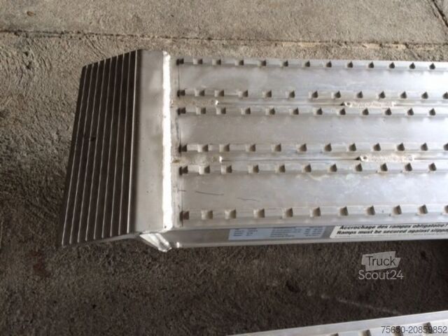 Háromirányú billenő pótkocsi  NEU Auffahrrampen, Alurampen,Verladerampen, 8 to Länge 3,25m