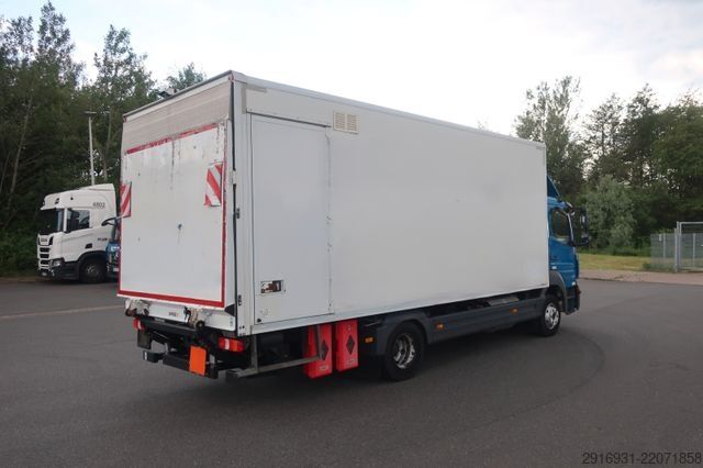 Dobozos teherautó MERCEDES-BENZ Nr:LR138 Atego 1268 1.Hand / Ladeboard