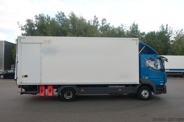 Dobozos teherautó MERCEDES-BENZ Nr:LR138 Atego 1268 1.Hand / Ladeboard