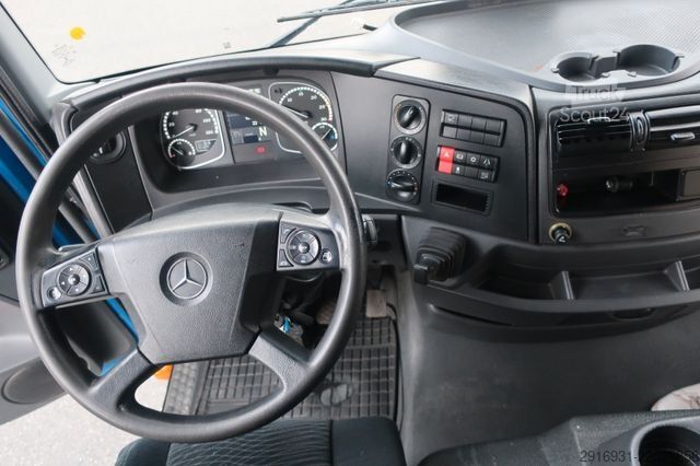 Dobozos teherautó MERCEDES-BENZ Nr:LR138 Atego 1268 1.Hand / Ladeboard