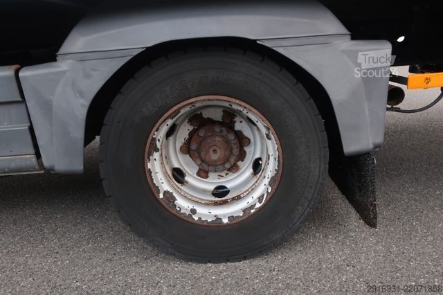 Dobozos teherautó MERCEDES-BENZ Nr:LR138 Atego 1268 1.Hand / Ladeboard