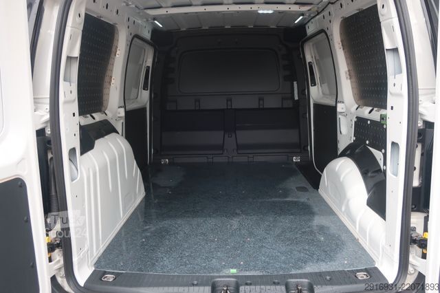 Dobozos furgon VOLKSWAGEN Nr:B53 Caddy Maxi 1.Hand / ACC / Aut. / Kamera