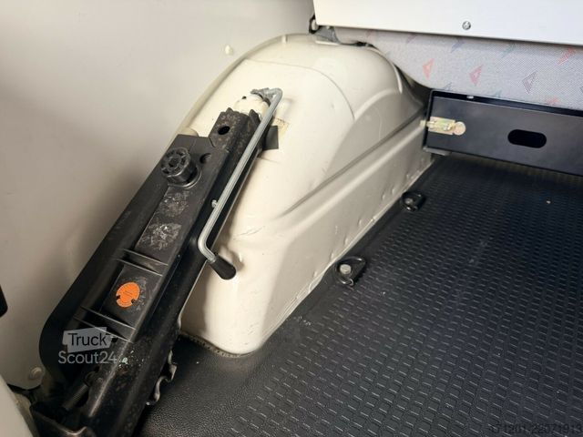 Obytný vůz VOLKSWAGEN T4 2.5 TDI Syncro 4x4 7 Sitzer1. Hand