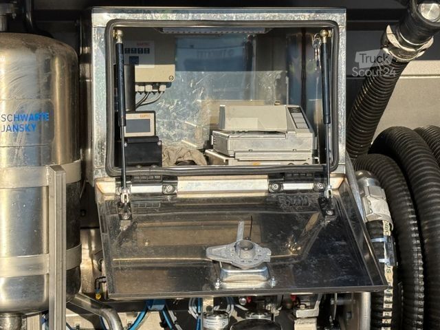 Tartály félpótkocsi KÄSSBOHRER AD-BLUE 28 cbm,Bartec Messanlage,Vogelsang Pumpe