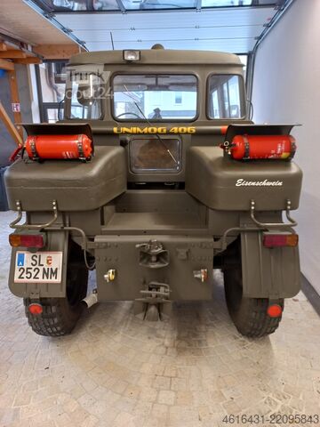Dragfordon / Flygplansbogserare Mercedes-Benz Unimog 406