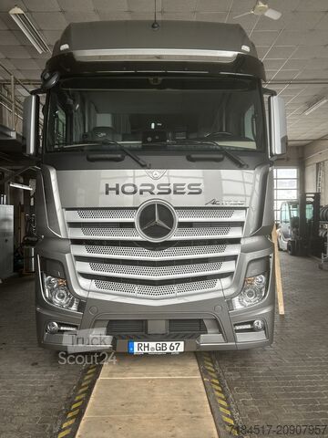 Autorulotă pentru cai Daimler Actros