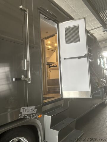 Autorulotă pentru cai Daimler Actros