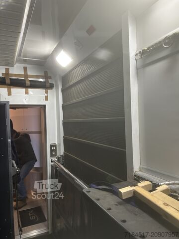 Autorulotă pentru cai Daimler Actros