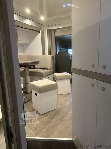 Autorulotă pentru cai Daimler Actros