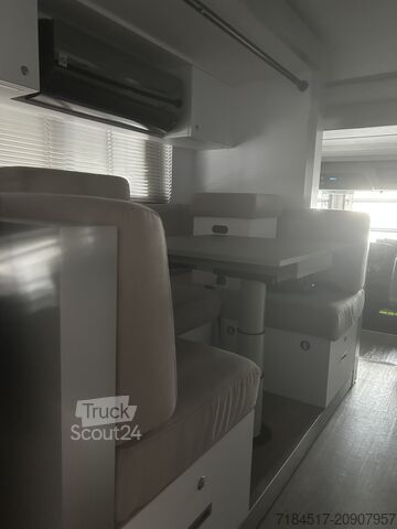 Autorulotă pentru cai Daimler Actros