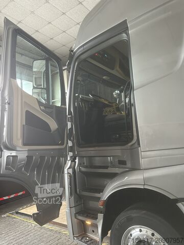 Autorulotă pentru cai Daimler Actros