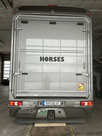 Autorulotă pentru cai Daimler Actros