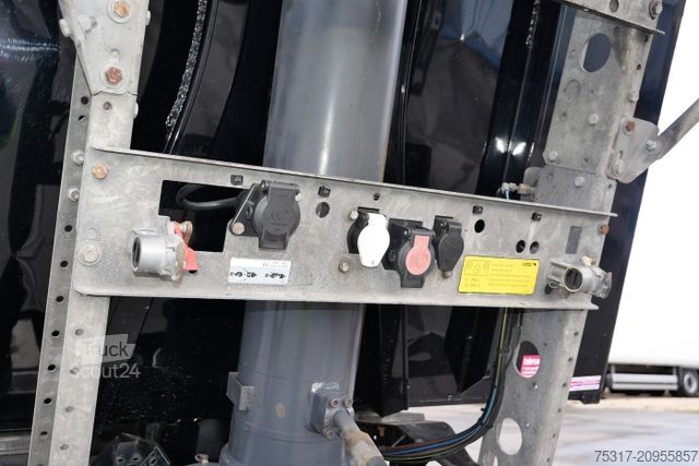 Semi-remorque benne SCHMITZ CARGOBULL SKI 24 SL 9,6/ 55 m³ MULTITÜRE 6300 kg GETREIDE