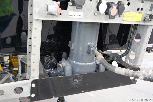 Semi-remorque benne SCHMITZ CARGOBULL SKI 24 SL 9,6/ 55 m³ MULTITÜRE 6300 kg GETREIDE