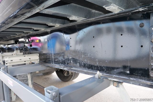 Semi-remorque benne SCHMITZ CARGOBULL SKI 24 SL 9,6/ 55 m³ MULTITÜRE 6300 kg GETREIDE