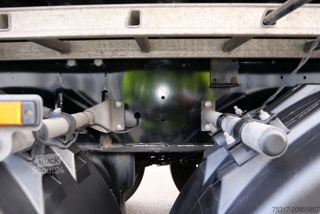 Semi-remorque benne SCHMITZ CARGOBULL SKI 24 SL 9,6/ 55 m³ MULTITÜRE 6300 kg GETREIDE