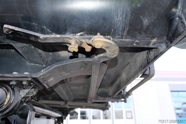 Semi-remorque benne SCHMITZ CARGOBULL SKI 24 SL 9,6/ 55 m³ MULTITÜRE 6300 kg GETREIDE