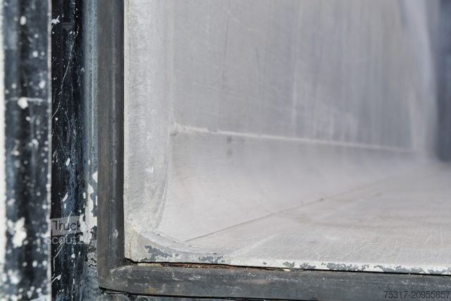 Semi-remorque benne SCHMITZ CARGOBULL SKI 24 SL 9,6/ 55 m³ MULTITÜRE 6300 kg GETREIDE