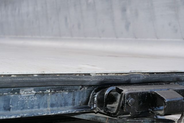 Semi-remorque benne SCHMITZ CARGOBULL SKI 24 SL 9,6/ 55 m³ MULTITÜRE 6300 kg GETREIDE