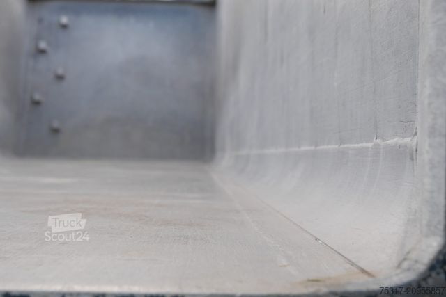 Semi-remorque benne SCHMITZ CARGOBULL SKI 24 SL 9,6/ 55 m³ MULTITÜRE 6300 kg GETREIDE