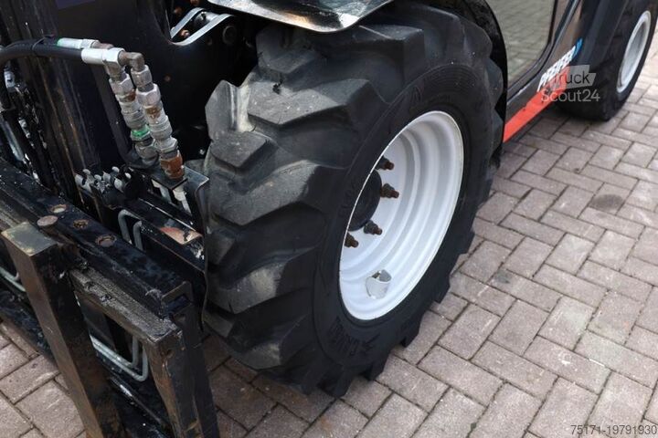 Chariot élévateur tout-terrain Manitou MC30-4 Valid Inspection, *Guarantee, Diesel, 4x4 D