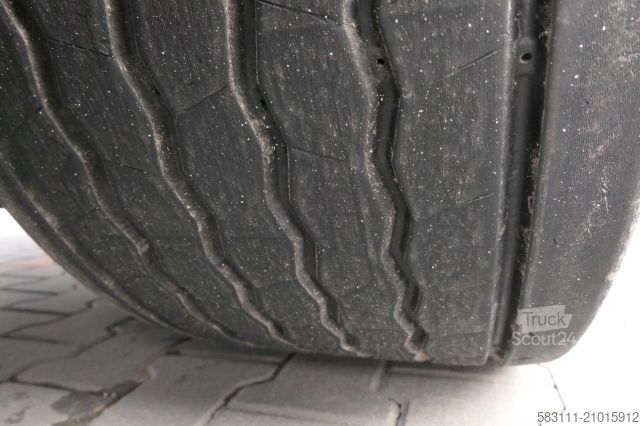 Otvorena poluprikolica sa ceradom KRONE CURTAINSIDER/MEGA/PALLET BOX/LIFTED ROOF & AXLE/