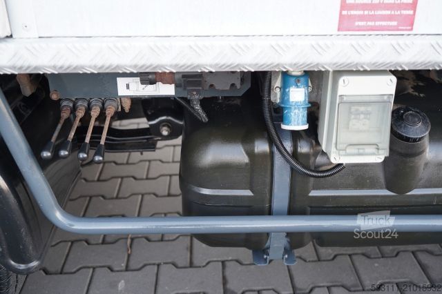 Plate-forme élévatrice sur camion NISSAN CABSTAR / ZWY?KA 16,3 METRÓW / BLI?NIAK / UD?WIG