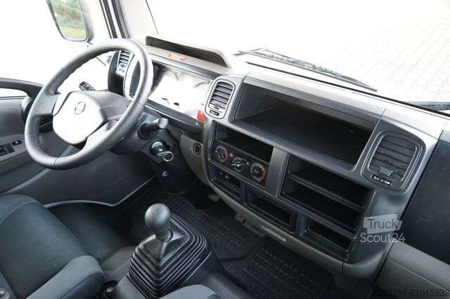 Plate-forme élévatrice sur camion NISSAN CABSTAR / ZWY?KA 16,3 METRÓW / BLI?NIAK / UD?WIG