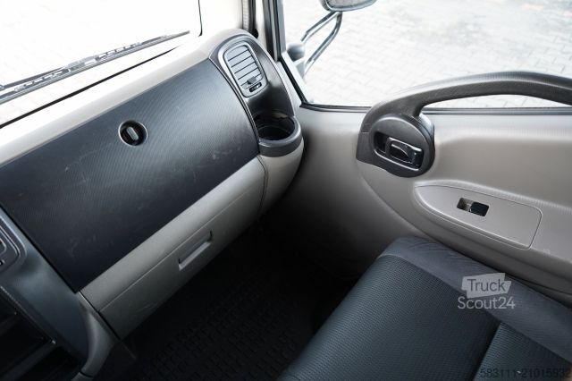 Plate-forme élévatrice sur camion NISSAN CABSTAR / ZWY?KA 16,3 METRÓW / BLI?NIAK / UD?WIG