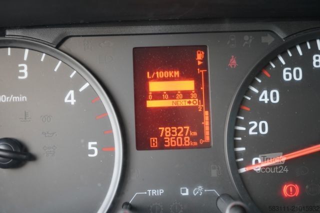 Plate-forme élévatrice sur camion NISSAN CABSTAR / ZWY?KA 16,3 METRÓW / BLI?NIAK / UD?WIG