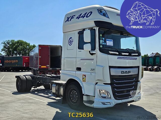 Châssis avec cabine DAF XF 440