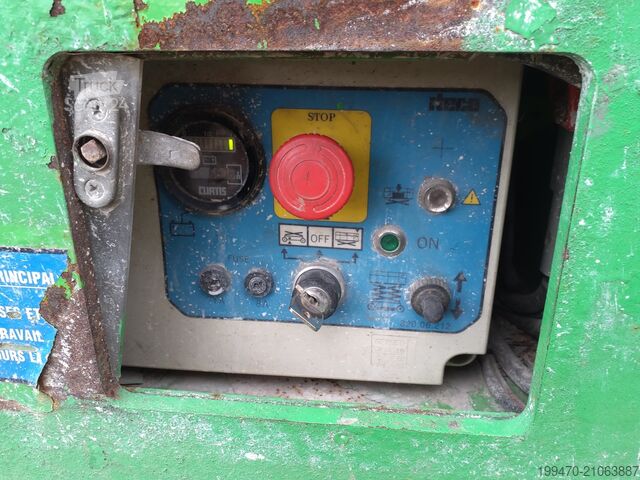 Tavolo elevatore a forbice Iteco IG 10130 (9,85m)