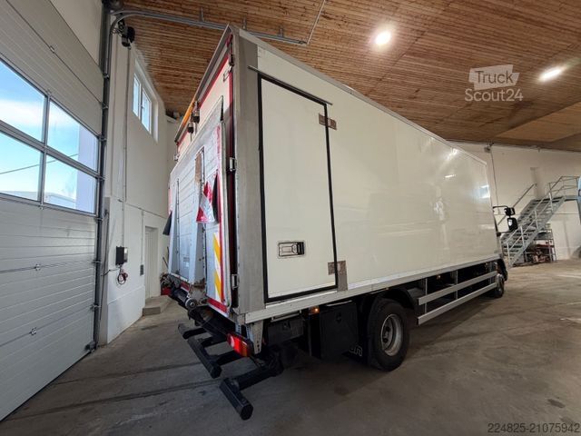 Refrigerated truck DAF LF 55.250 KÜHLKOFFER + LBW EURO5 EEV