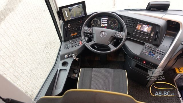 Motor coach MERCEDES-BENZ Tourismo RHD, 55 Sitze, Euro 6