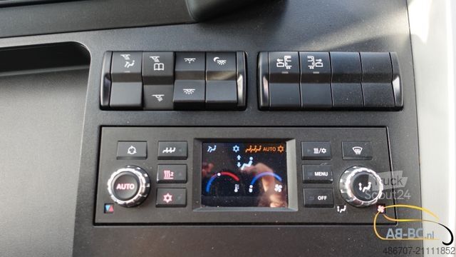 Motor coach MERCEDES-BENZ Tourismo RHD, 55 Sitze, Euro 6