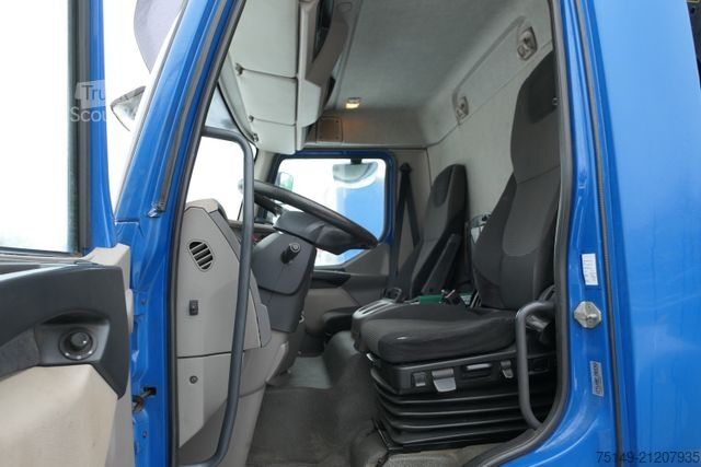 LKW mit Pritsche (offen) DAF LF 220 FA 4x2, Hiab 099B-2, Funk, 6.500mm lang