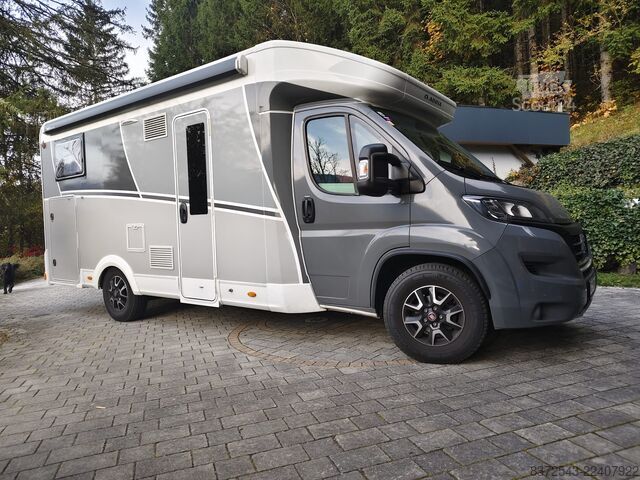 Delno integriran avtodom za 5 oseb. Sun Living- Adria Gruppe S 70 SP