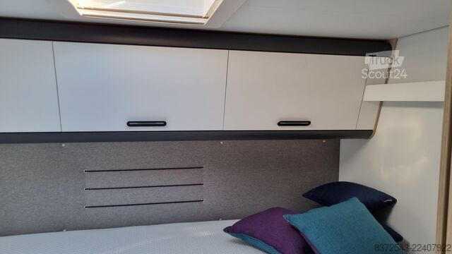 Delno integriran avtodom za 5 oseb. Sun Living- Adria Gruppe S 70 SP