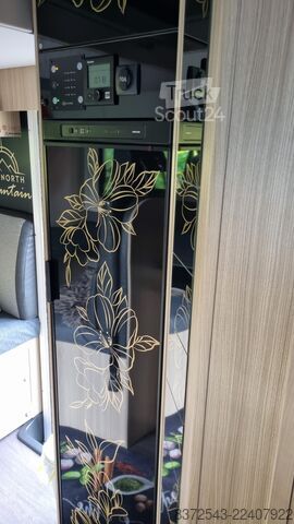 Delno integriran avtodom za 5 oseb. Sun Living- Adria Gruppe S 70 SP