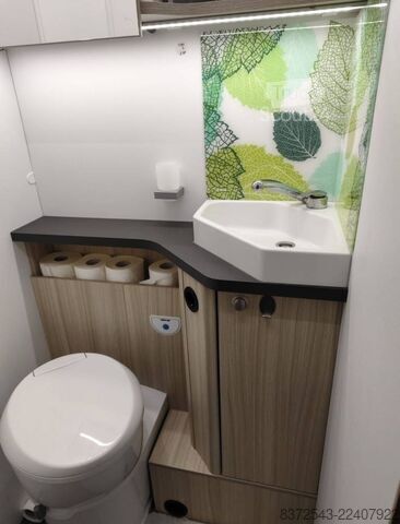 Delno integriran avtodom za 5 oseb. Sun Living- Adria Gruppe S 70 SP