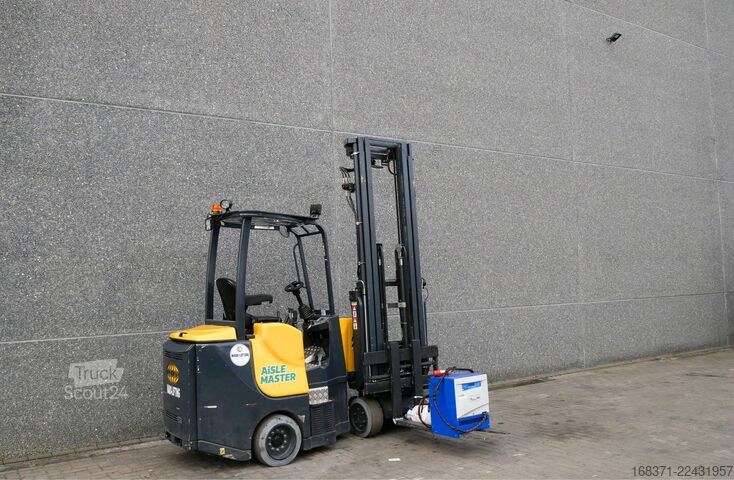 Chariot élévateur pour allées étroites Aisle-Master 15NE