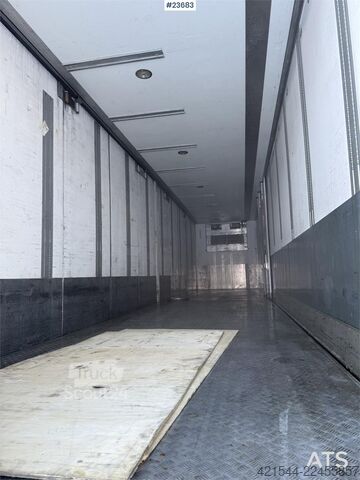 Liukuvat pressut Ekeri T3-K 3 axle closed semi trailer w/ full side openi