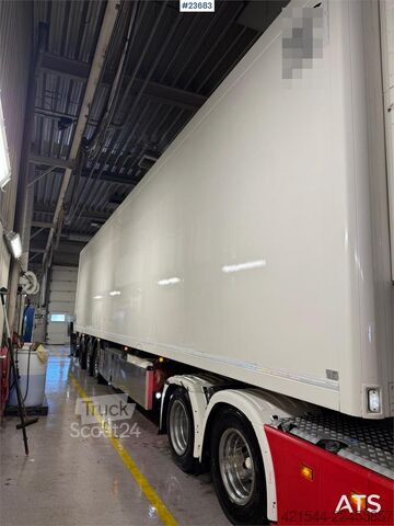 Liukuvat pressut Ekeri T3-K 3 axle closed semi trailer w/ full side openi