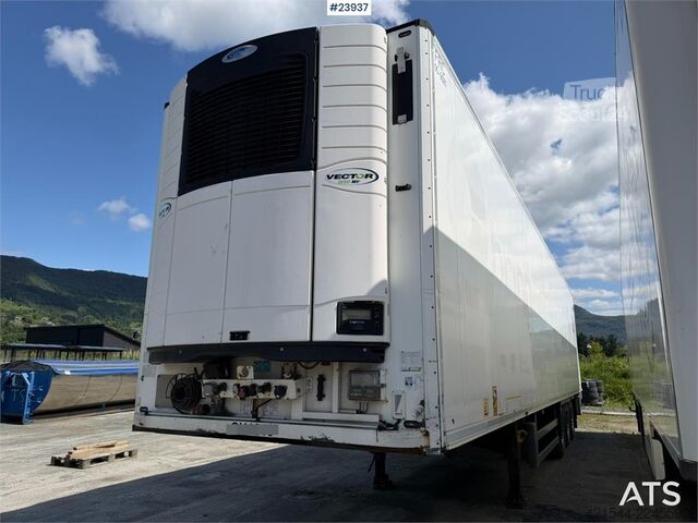Раздвижные брезентовые навесы Schmitz Cargobull with refrigeration/freezing unit