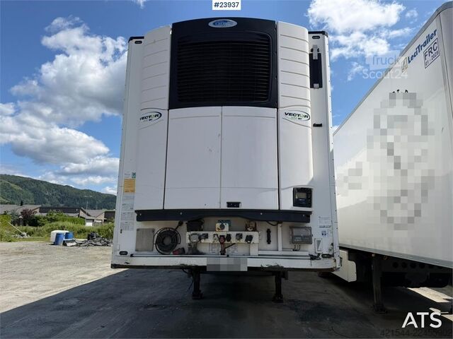 Раздвижные брезентовые навесы Schmitz Cargobull with refrigeration/freezing unit