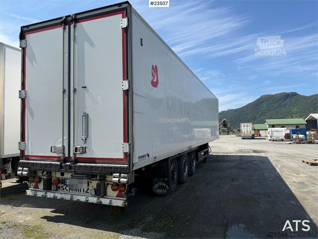 Раздвижные брезентовые навесы Schmitz Cargobull with refrigeration/freezing unit