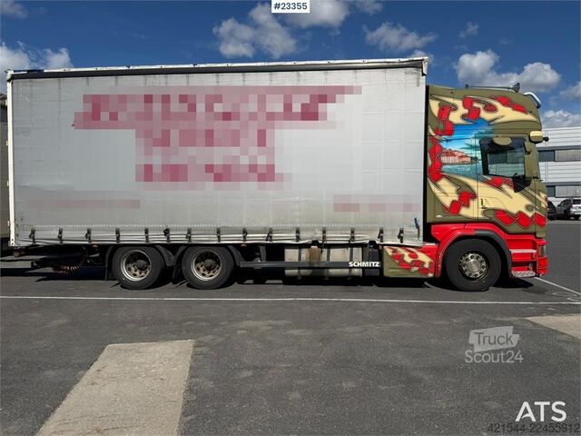 Συρόμενος μουσαμάς Scania R520 6x2 box truck with a 2-axle Schmitz Cargobull