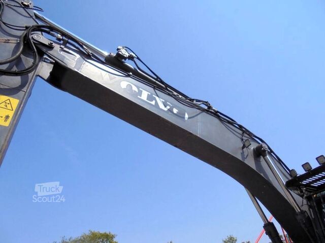 Goseniški bager Volvo EC 220 E L