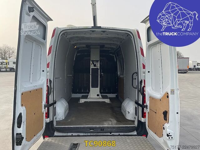 Plataforma elevatória Renault Master 145.35 Nacelle