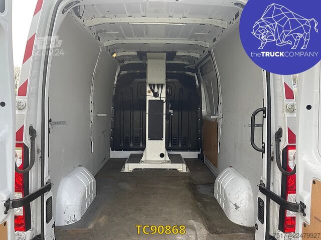 Plataforma elevatória Renault Master 145.35 Nacelle